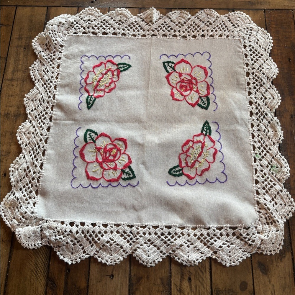 Vintage Floral Embroidered Lace Table Topper Cottagecore Spring ‎ Grandmacore